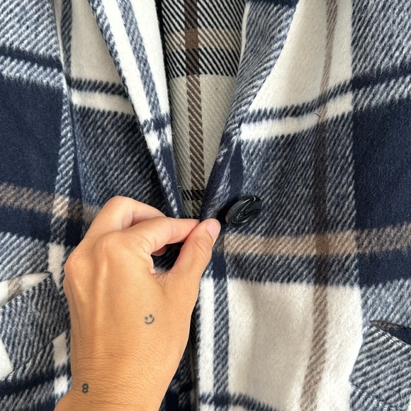 Shacket - Picture 3 of 4